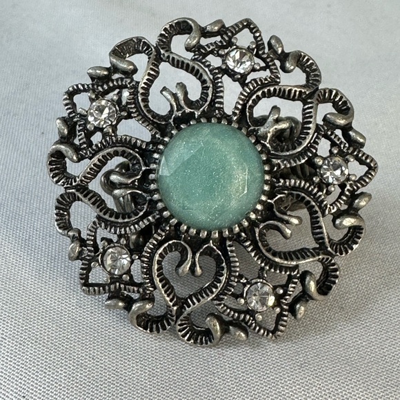 Six sparkly adjustable silvertone flower and abstract style ringd - Picture 9 of 11